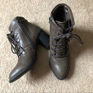 Heeled Pointed Lace up Boots